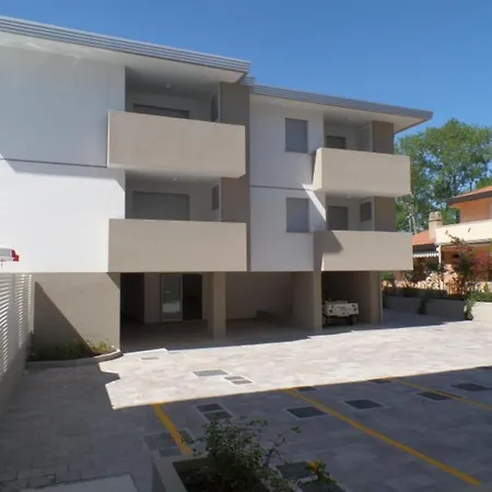 דירה Two-room Flat With Balcony In A Residence-bibione ביביונה